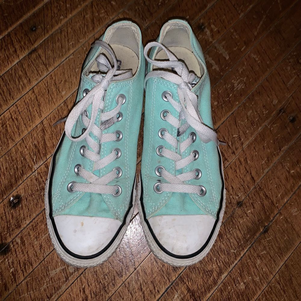 Converse light blue low top Chuck Taylor Converse size 7 sneakers